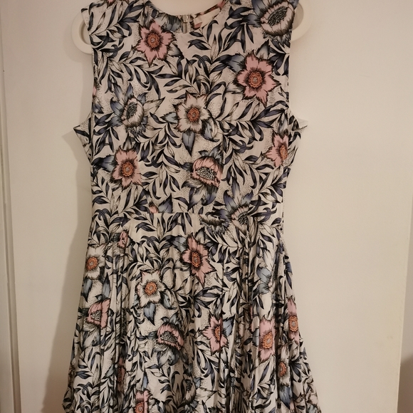 2/$25 Womens Floral Dress - Picture 1 of 1